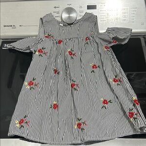 Girls size 4 flower dress off shoulder open